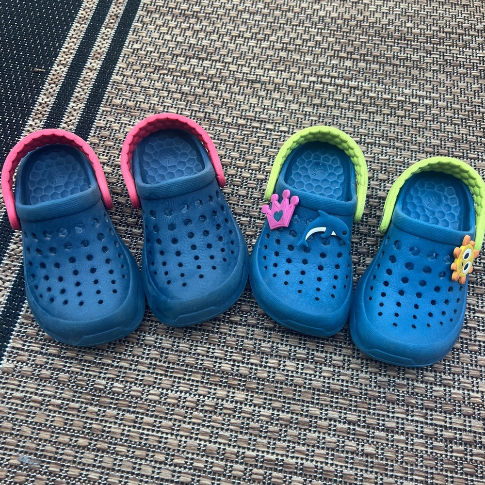 2 pairs of Joybees Varsity Clogs for Toddler Boys, Size 8/9